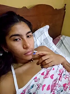 Snapshot of skinnyrox chatting on April 2026 10:03:01 PM skinnyrox online show from April 2026 10:03:01 PM