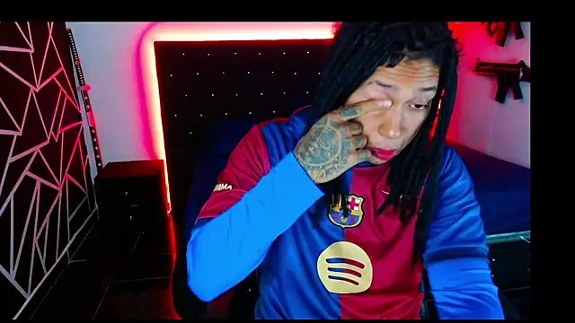 Snapshot of Zero-X9 chatting on November 2025 01:04:02 AM Zero-X9 online show from November 2025 01:04:02 AM