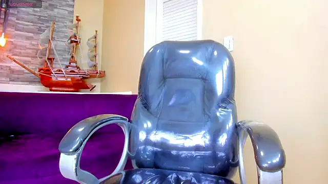 Snapshot of Hottie_Bear chatting on November 2025 05:13:02 AM Hottie Bear online show from November 2025 05:13:02 AM