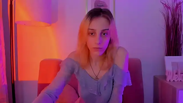 Snapshot of MiilaGlow chatting on December 2025 03:10:01 PM MiilaGlow online show from December 2025 03:10:01 PM