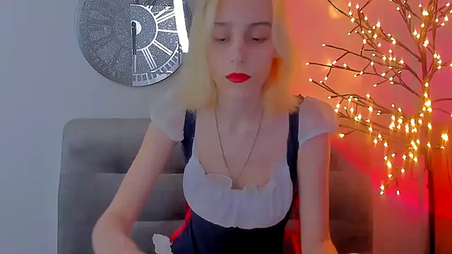 Snapshot of MiilaGlow chatting on February 2026 02:22:02 PM MiilaGlow online show from February 2026 02:22:02 PM