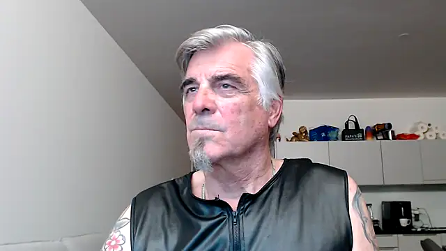 Buidapest online show from May 2026 03:01:02 AM