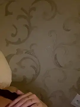 Snapshot of parla98 chatting on November 2025 08:03:01 PM parla98 online show from November 2025 08:03:01 PM