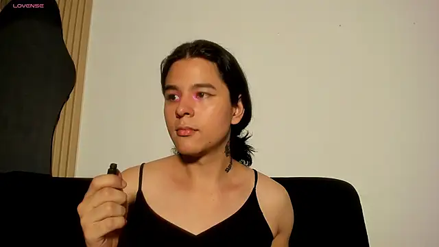 Snapshot of Angel-umbra chatting on December 2025 08:18:02 PM Angel-umbra online show from December 2025 08:18:02 PM