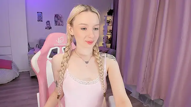 Tiffany Paw online show from March 2026 03:20:01 AM