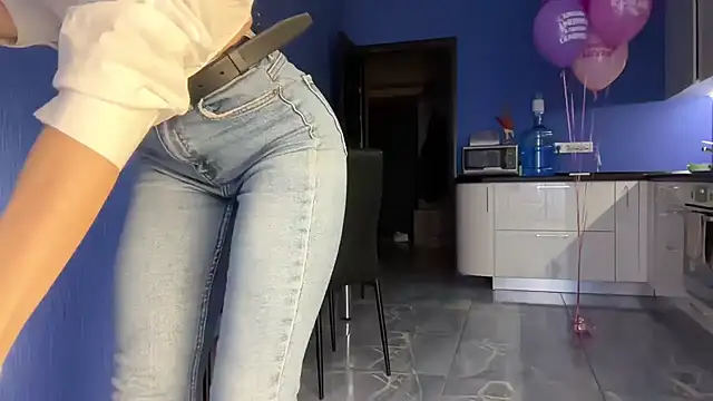 Snapshot of Jolienne chatting on December 2025 04:14:02 PM Jolienne online show from December 2025 04:14:02 PM