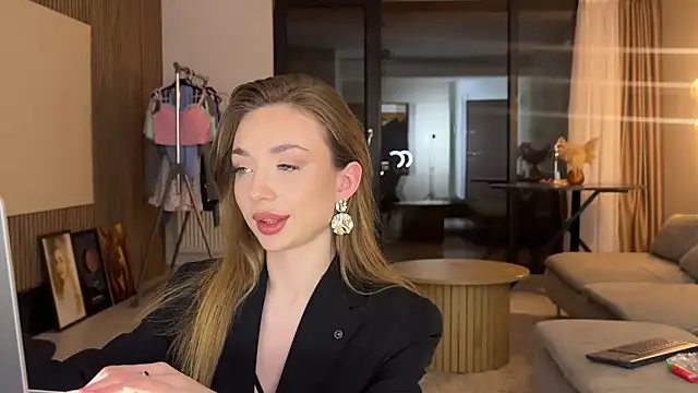 Jolienne online show from March 2026 09:03:02 PM