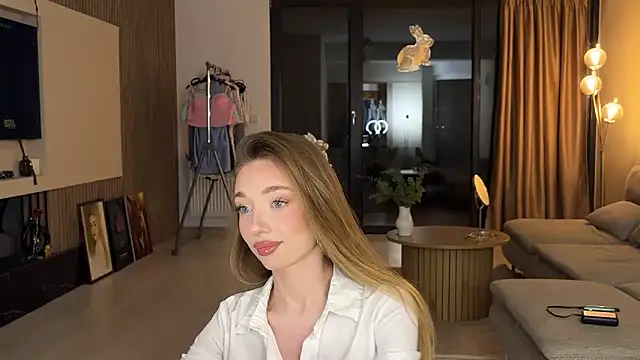 Jolienne online show from May 2026 08:16:02 PM