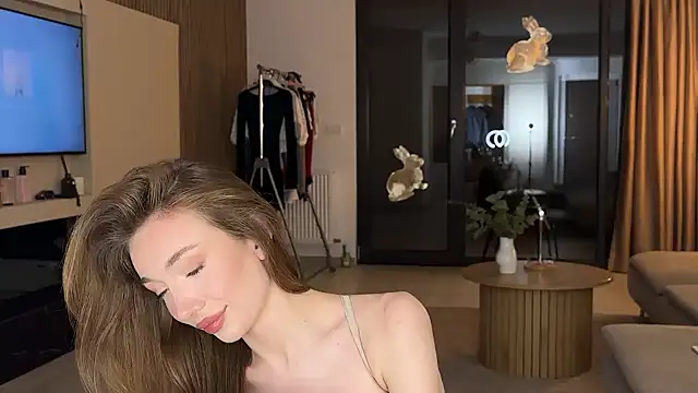 Jolienne online show from May 2026 08:38:01 PM