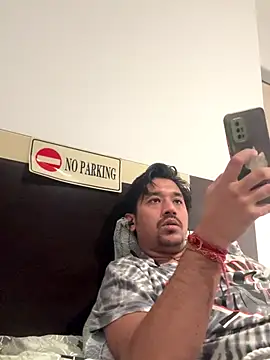 Jhonneeey online show from November 2025 04:29:02 PM