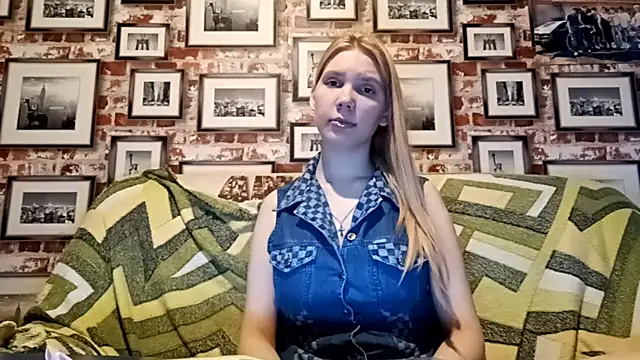 EvieBaggette online show from November 2025 06:13:01 AM