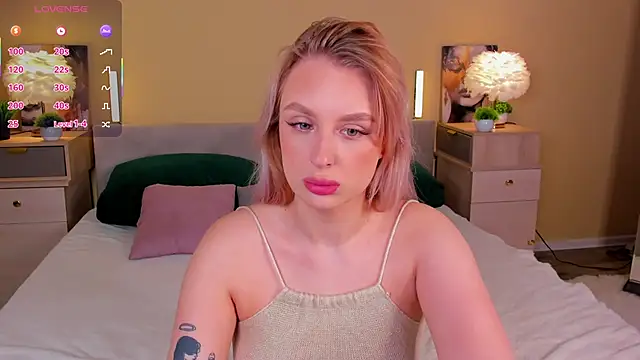 Snapshot of KiraRuiz chatting on February 2026 01:04:01 AM KiraRuiz online show from February 2026 01:04:01 AM