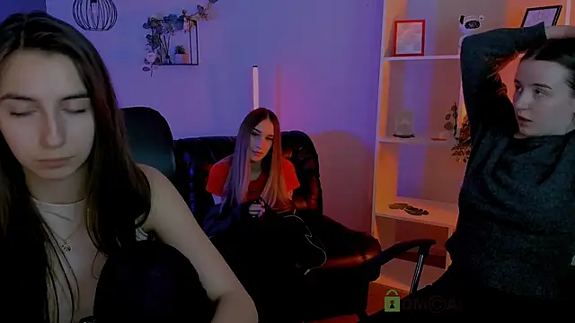  kellykitten  online show from April 2026 03:30:02 PM