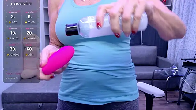 Snapshot of FitCougar chatting on December 2024 12:57:02 AM FitCougar online show from December 2024 12:57:02 AM