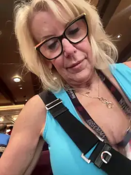 Snapshot of FitCougar chatting on January 2025 09:26:01 PM FitCougar online show from January 2025 09:26:01 PM