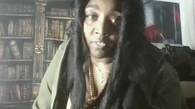 Snapshot of VenezuelaLuxeNoir chatting on May 2026 01:00:01 AM VenezuelaLuxeNoir online show from May 2026 01:00:01 AM