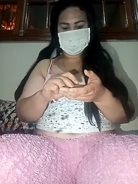 Snapshot of fati35flou chatting on February 2026 07:45:02 PM fati35flou online show from February 2026 07:45:02 PM