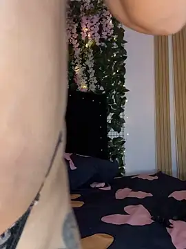 Snapshot of ArielleMillerr- chatting on November 2025 05:12:02 PM ArielleMillerr- online show from November 2025 05:12:02 PM