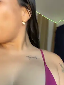 Snapshot of ArielleMillerr- chatting on November 2025 05:46:02 PM ArielleMillerr- online show from November 2025 05:46:02 PM