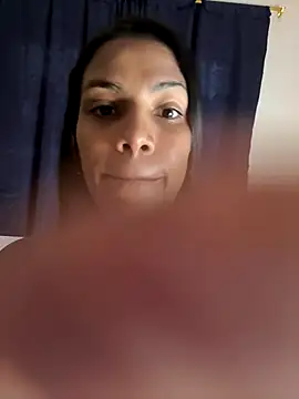 Snapshot of ArielleMillerr- chatting on December 2025 05:39:02 PM ArielleMillerr- online show from December 2025 05:39:02 PM