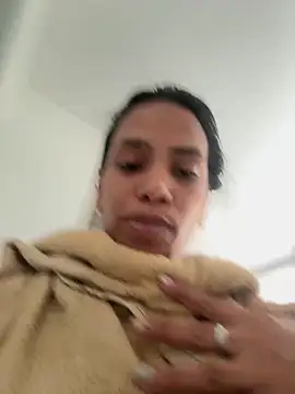 Snapshot of ArielleMillerr- chatting on February 2026 05:44:02 PM ArielleMillerr- online show from February 2026 05:44:02 PM