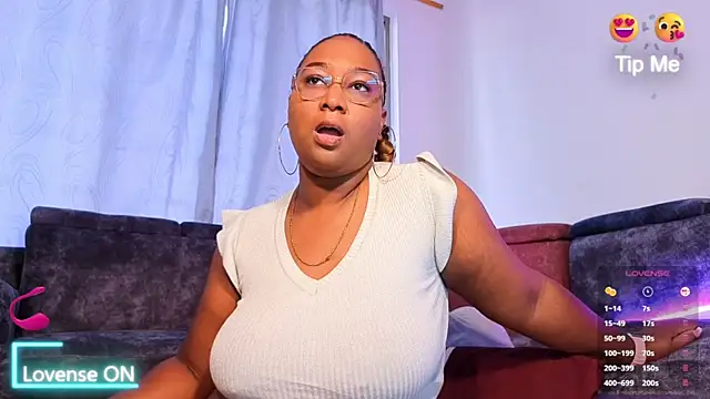 Snapshot of IssaNoirr chatting on January 2026 01:58:01 PM IssaNoirr online show from January 2026 01:58:01 PM