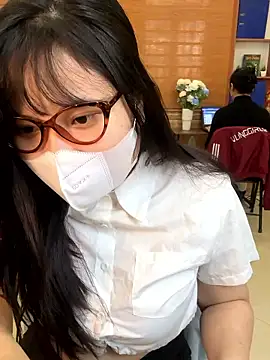 Snapshot of hide_from_colleagues chatting on January 2026 04:15:01 AM hide from colleagues online show from January 2026 04:15:01 AM