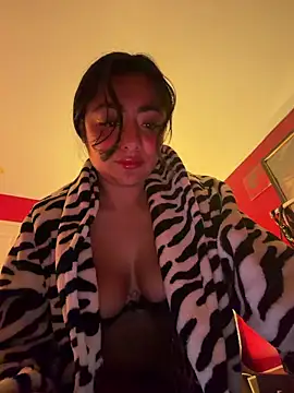 reinaass online show from April 2026 05:27:01 AM