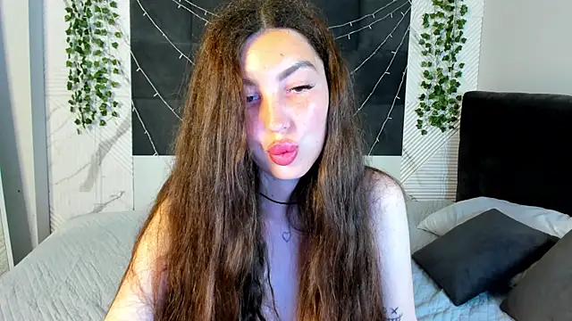 LiraRevery online show from June 2026 11:57:01 PM