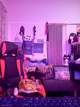 Snapshot of LaReineCleo chatting on January 2026 08:07:01 AM LaReineCleo online show from January 2026 08:07:01 AM