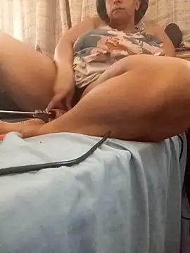 Snapshot of LaReineCleo chatting on February 2026 06:54:01 AM LaReineCleo online show from February 2026 06:54:01 AM