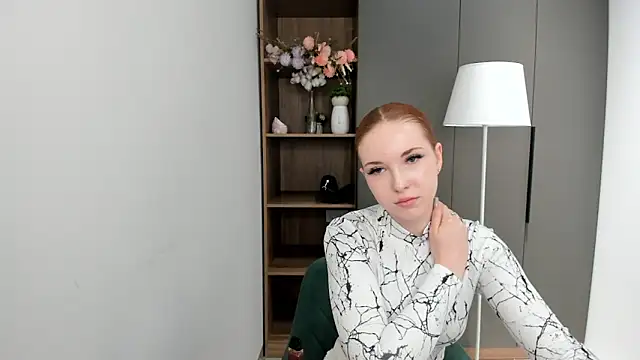 Snapshot of RisaScaggs chatting on November 2025 09:20:02 AM RisaScaggs online show from November 2025 09:20:02 AM