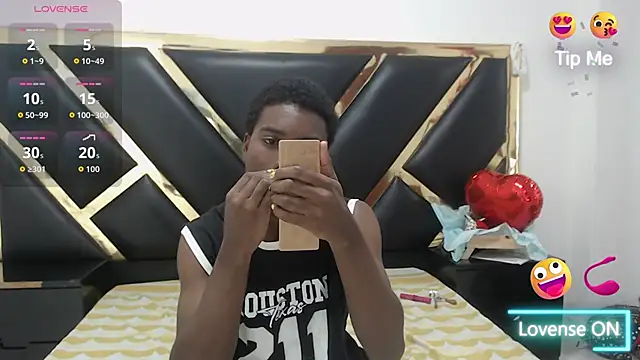 Snapshot of NoahJhonson69 chatting on February 2026 12:12:01 PM NoahJhonson69 online show from February 2026 12:12:01 PM