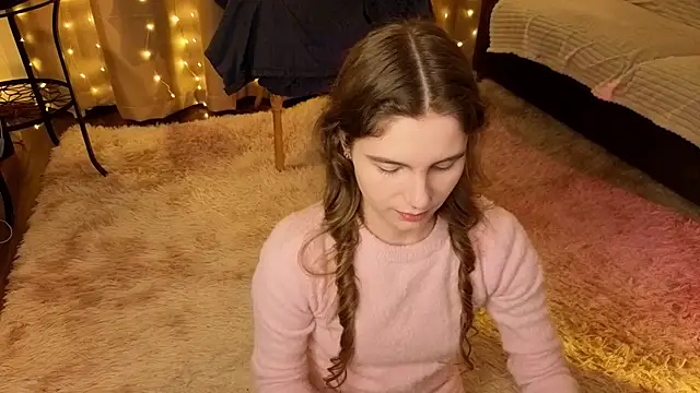 Snapshot of RozanneJordan chatting on April 2026 05:21:01 PM RozanneJordan online show from April 2026 05:21:01 PM