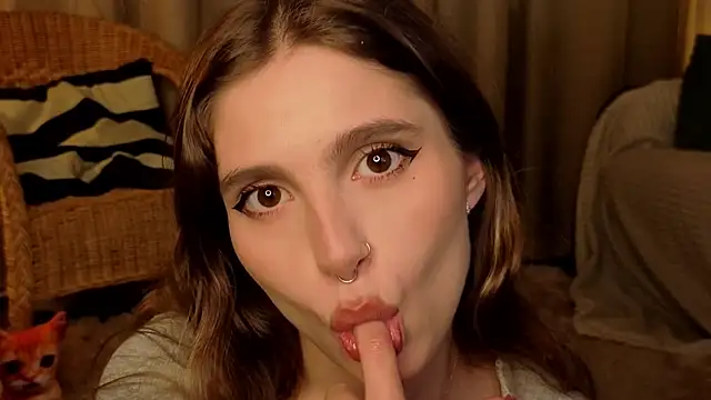 Snapshot of RozanneJordan chatting on May 2026 06:03:01 PM RozanneJordan online show from May 2026 06:03:01 PM