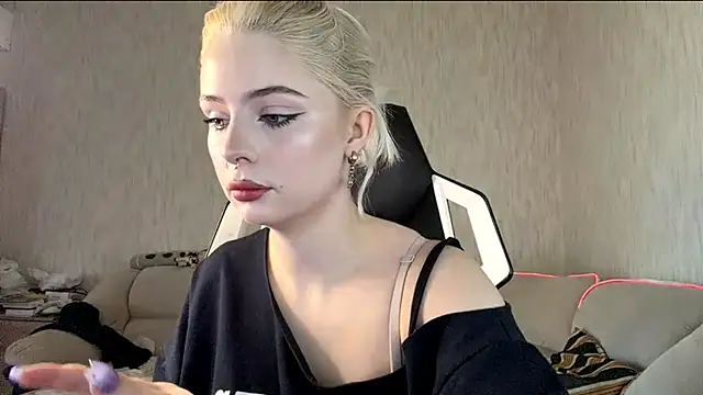 Snapshot of DayleSileo chatting on November 2025 11:10:02 AM DayleSileo online show from November 2025 11:10:02 AM