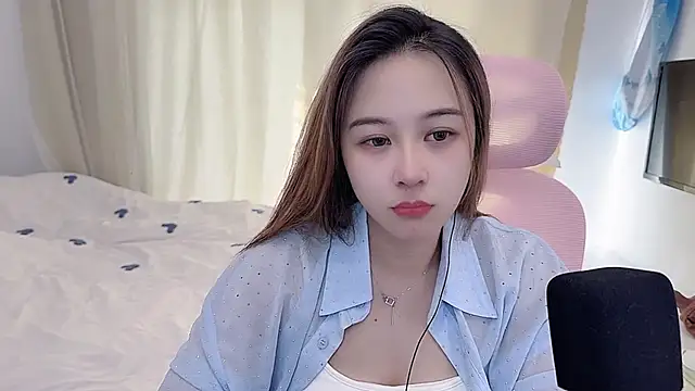 Snapshot of TTtia_ chatting on December 2025 01:32:02 AM TTtia online show from December 2025 01:32:02 AM