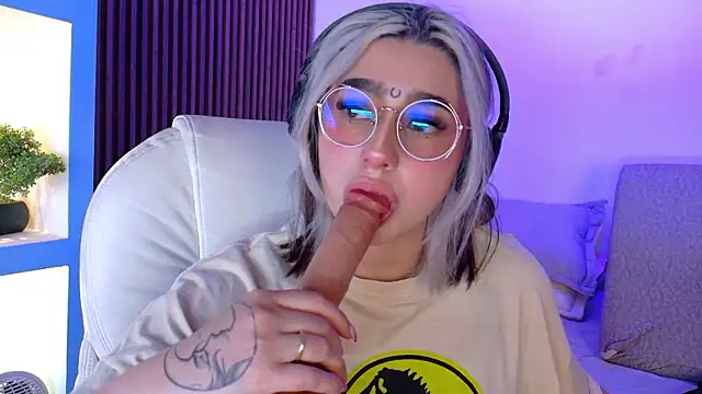 Snapshot of GabyRose9 chatting on February 2026 08:04:01 PM GabyRose9 online show from February 2026 08:04:01 PM