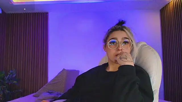 Snapshot of GabyRose9 chatting on February 2026 07:23:01 PM GabyRose9 online show from February 2026 07:23:01 PM