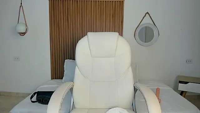 Alaska deluxe online show from April 2026 07:51:02 PM