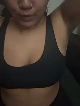 Snapshot of TiaBella_ chatting on December 2025 09:54:02 PM TiaBella online show from December 2025 09:54:02 PM