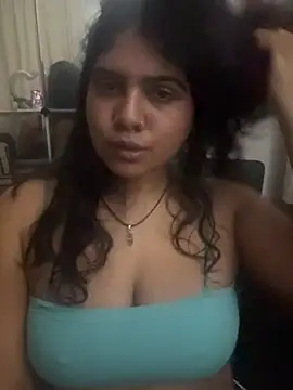 Snapshot of TiaBella_ chatting on February 2026 07:52:02 PM TiaBella online show from February 2026 07:52:02 PM