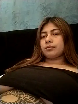 Snapshot of Emmyxxx chatting on December 2025 07:05:01 AM Emmyxxx online show from December 2025 07:05:01 AM