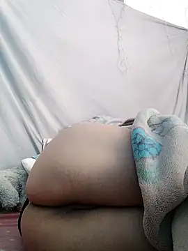 Snapshot of Emmyxxx chatting on February 2026 04:43:01 PM Emmyxxx online show from February 2026 04:43:01 PM