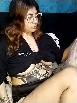 Snapshot of Emmyxxx chatting on February 2026 01:09:02 AM Emmyxxx online show from February 2026 01:09:02 AM