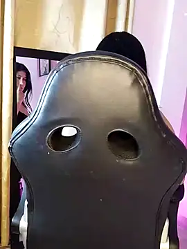 Snapshot of Emmyxxx chatting on February 2026 06:14:02 AM Emmyxxx online show from February 2026 06:14:02 AM