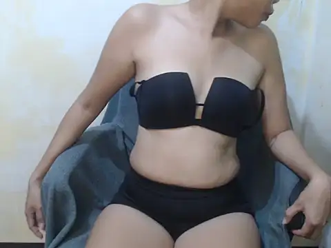 Snapshot of HotAsian_Yazzi69 chatting on December 2025 03:43:01 PM HotAsian Yazzi69 online show from December 2025 03:43:01 PM