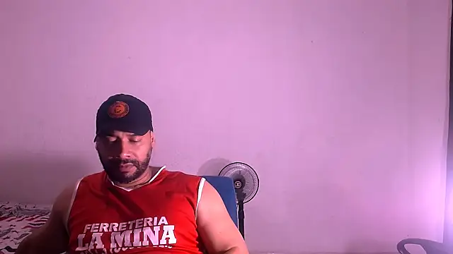 Snapshot of musclehetero chatting on November 2025 10:42:01 PM musclehetero online show from November 2025 10:42:01 PM