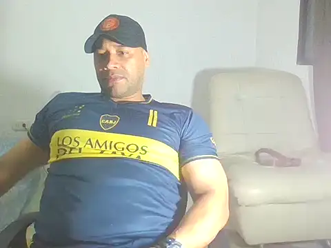 Snapshot of musclehetero chatting on December 2025 11:23:02 PM musclehetero online show from December 2025 11:23:02 PM