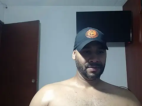 Snapshot of musclehetero chatting on December 2025 04:56:01 PM musclehetero online show from December 2025 04:56:01 PM